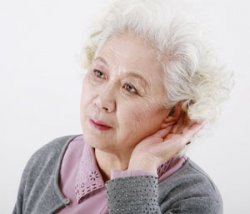 突发性耳聋该怎么治疗？是什么原因导致的呢